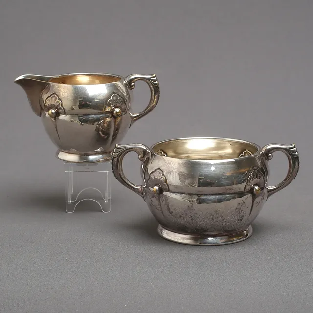 GRÄDDKANNA samt SOCKERSKÅL, nysilver, Danmark.
