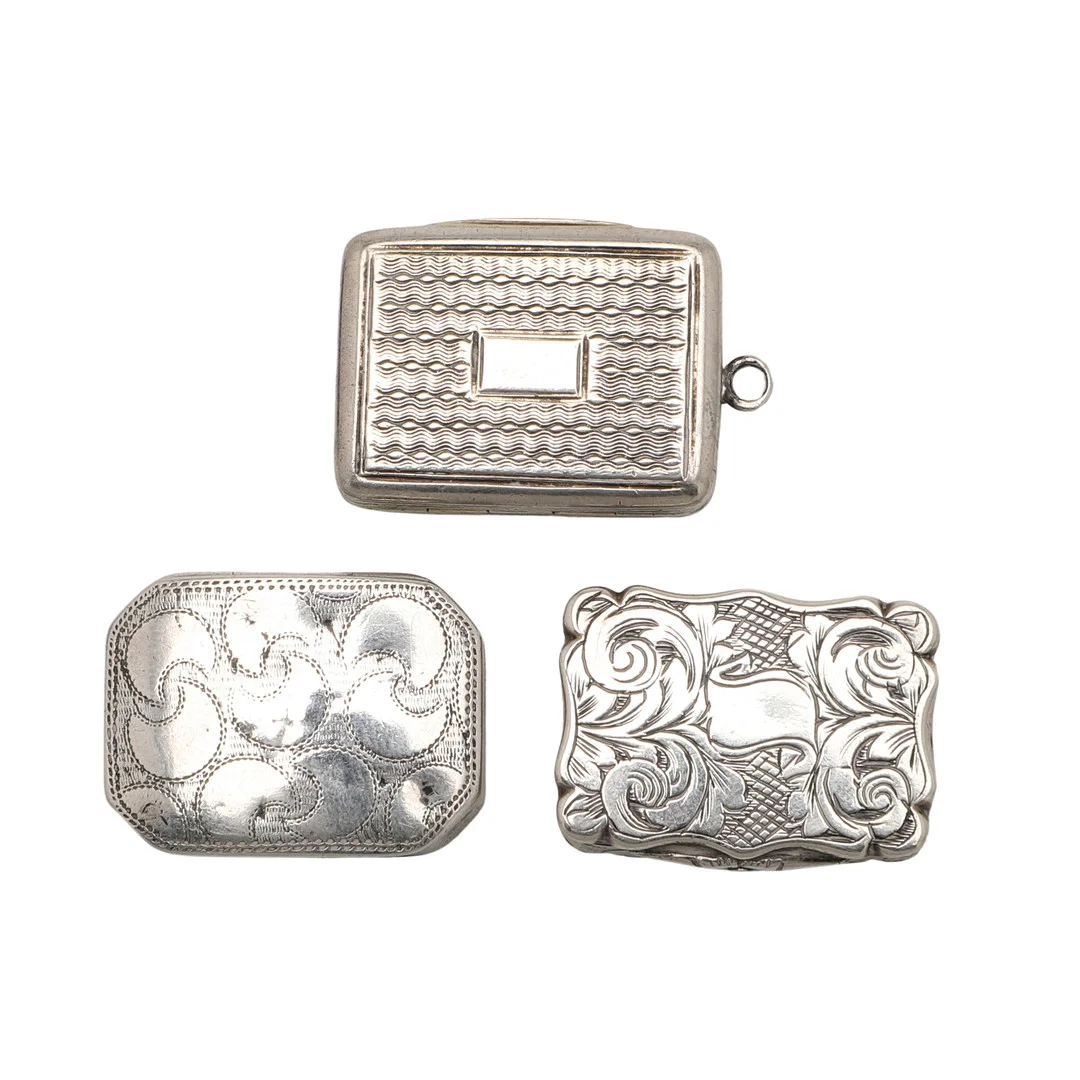 A GEORGE III SILVER VINAIGRETTE. — Silver — Lawrences Auctioneers