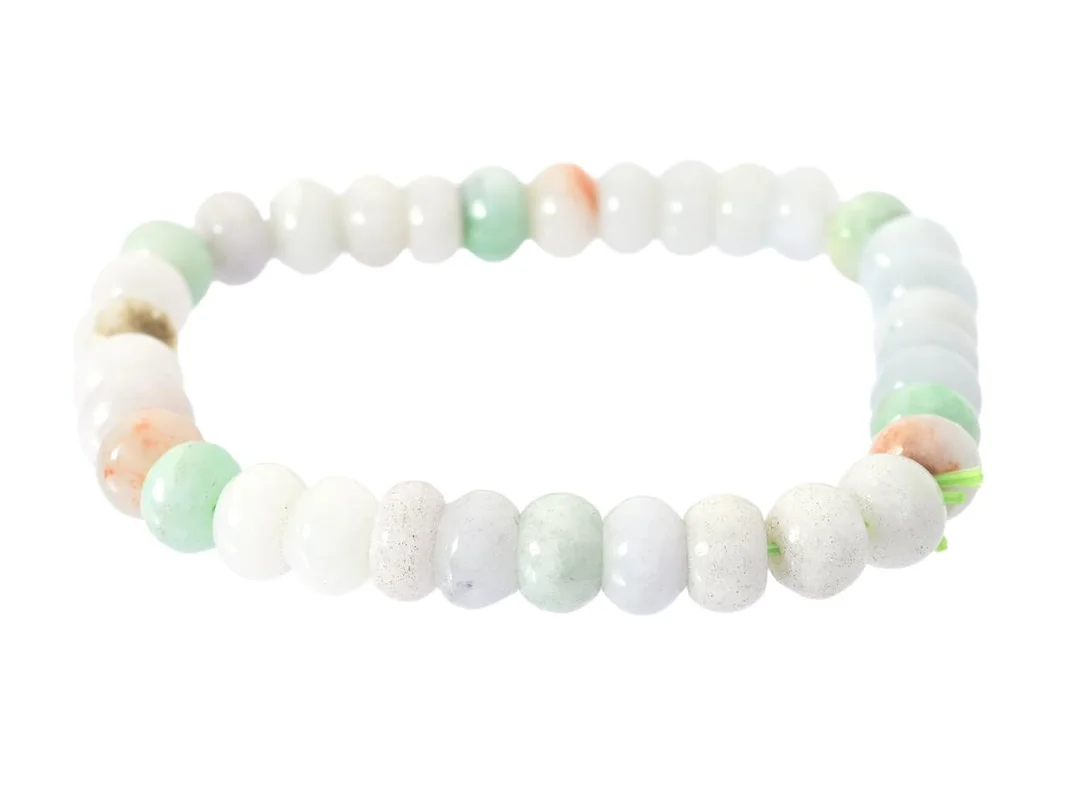 ARMBAND, kulor av jade, elastiskt band, diameter på kulorna 0,8 cm, bredd ca 6,5 cm, vikt 17,4 g. — Smycken/Armband — Kaplans