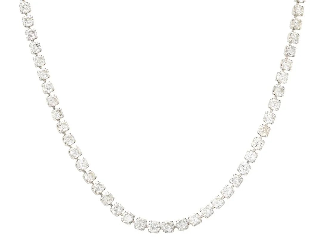 RIVIERECOLLIER, 18K vitguld, 106 briljantslipade diamanter 10,00 ctv enligt gravyr, ca W-TCa/SI-P, längd 38 cm, vikt 12,0 g. — Smycken/Collier — Kaplans