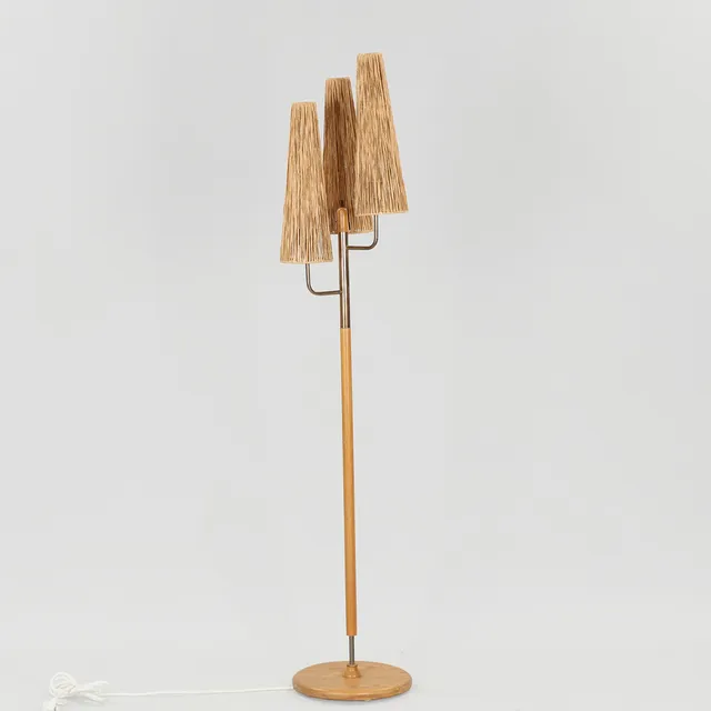 Gulvlampe af elm og messing, tre arme med skærme af papir, model 615, Stilarmatur, Tranås, Sverige, ca. 1960'erne.