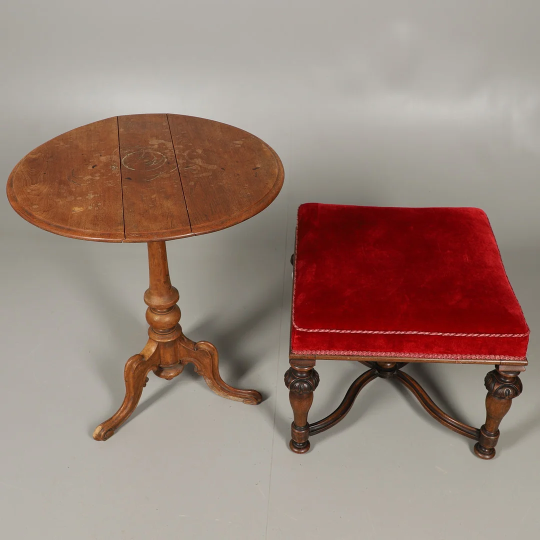 A VICTORIAN ROSEWOOD DRESSING STOOL, AND A VICTORIAN WALNUT TRIPOD TABLE. — Other — Lawrences Auctioneers