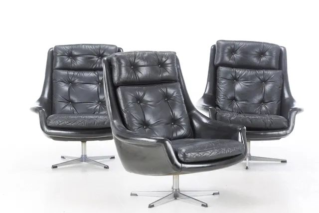 H. W. Klein. Three armchairs, model 'Silhouette', black leather, 1960s. (3)