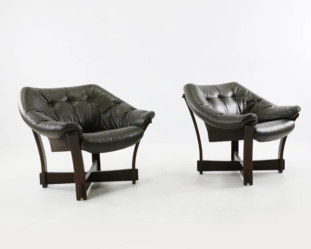 FÅTÖLJER, ett par, skinn, 1970-tal.