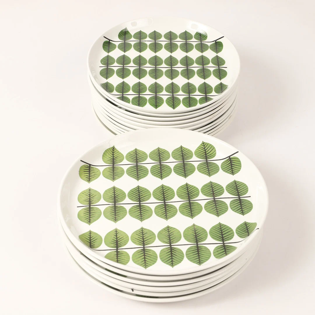 STIG LINDBERG. Servisdelar, 17 stycken, "Berså", Gustavsberg, 1960-tal. — Tableware — Helsingborgs Auktionskammare