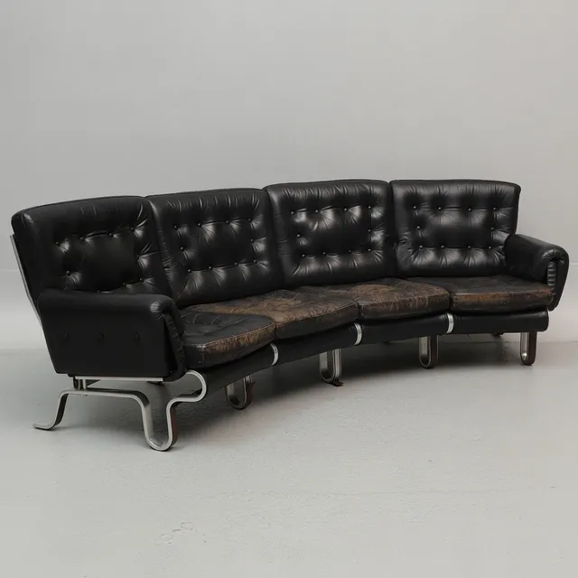 ERIC SIGFRID PERSSON. Soffa, ur serien "Flytande Design", svart skinn, 1970-tal.