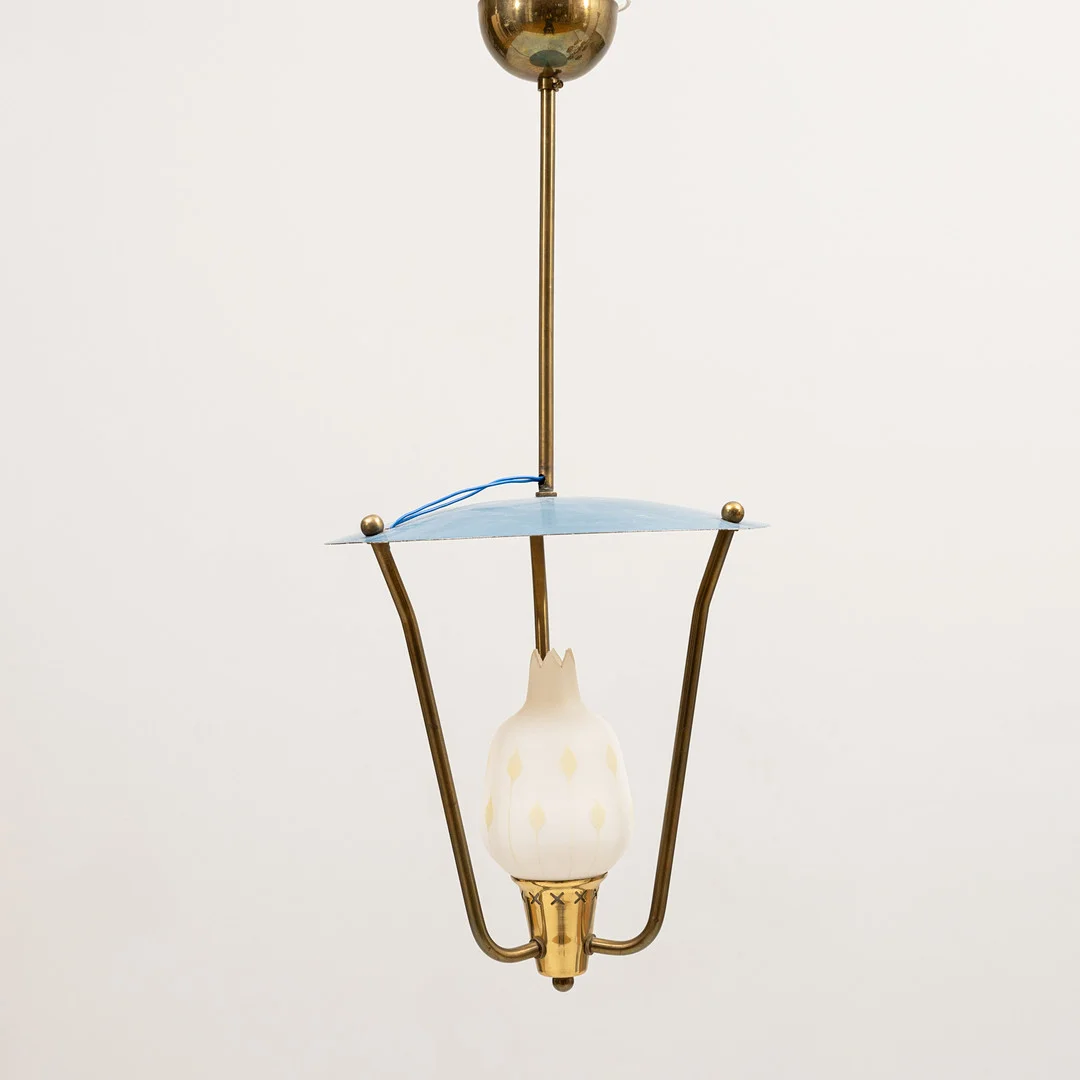 TAKLAMPA, mässing, lackad metall och glas, 1900-talets mitt. — Ceiling lights — Auktionshuset Kolonn
