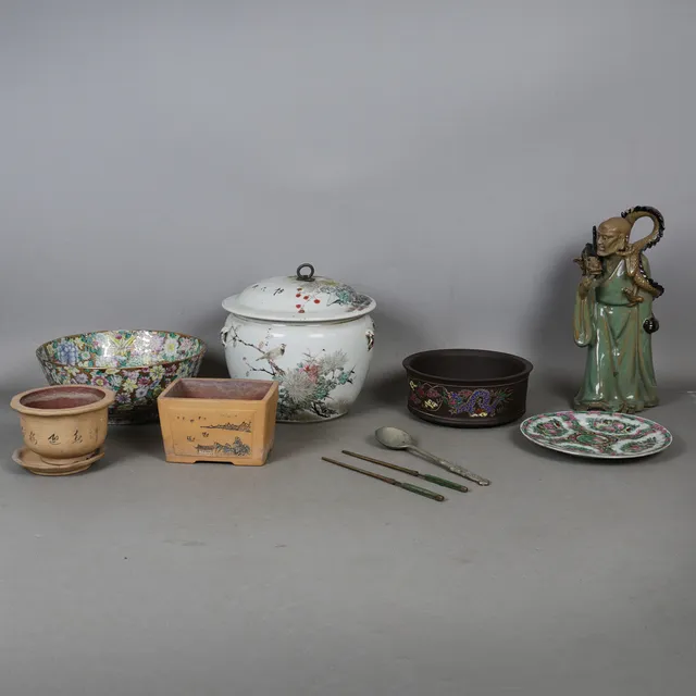 A COLLECTION OF CHINESE POTTERY AND CERAMICS (QTY).