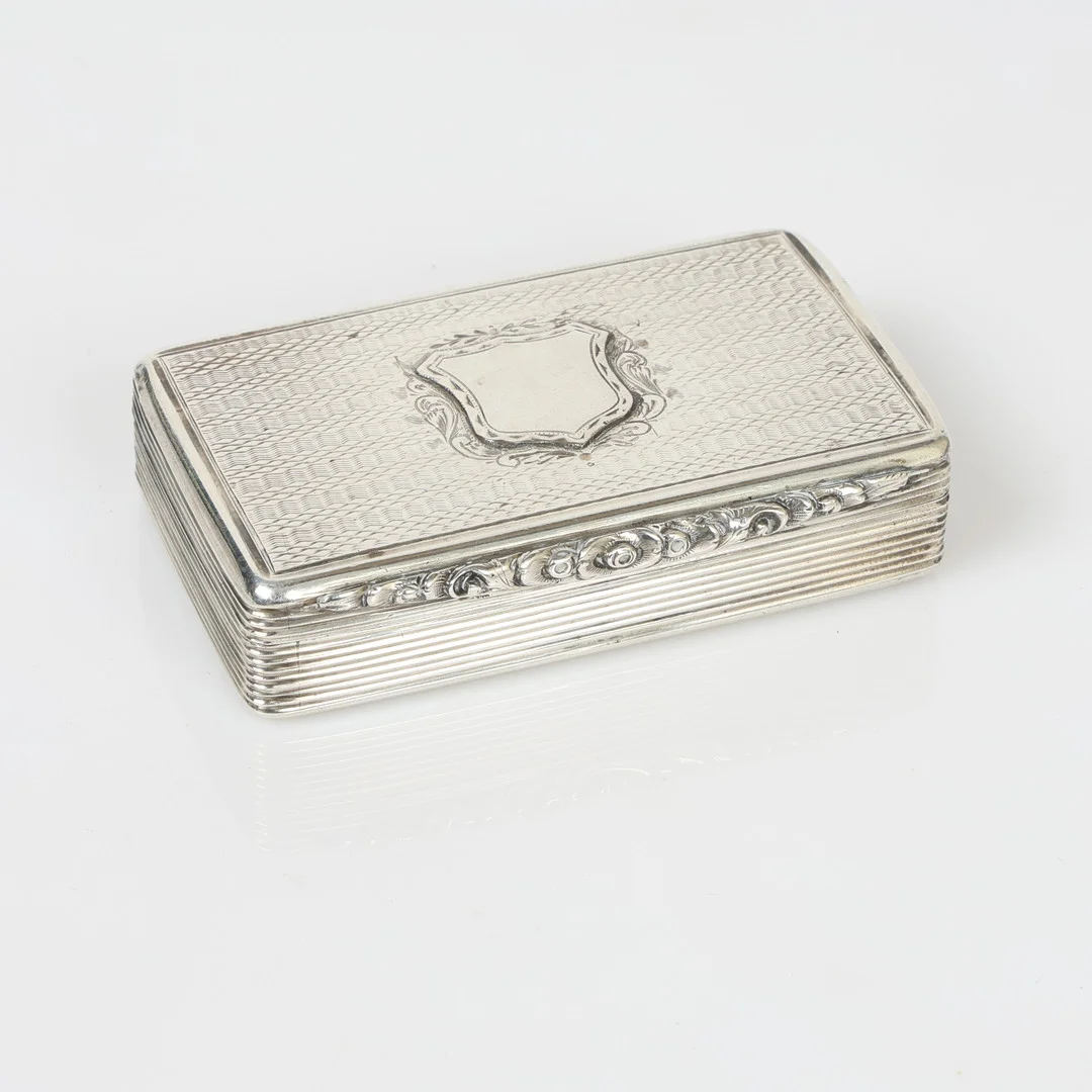 A VICTORIAN SILVER SNUFF BOX. — Silver — Bishop & Miller