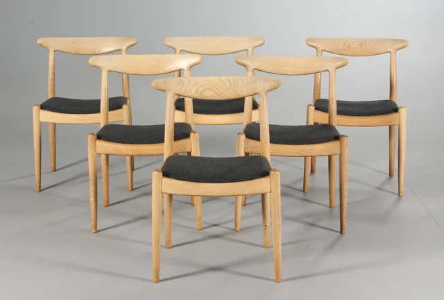Hans J. Wegner. A set of six dining chairs in oak, model W2 (6)