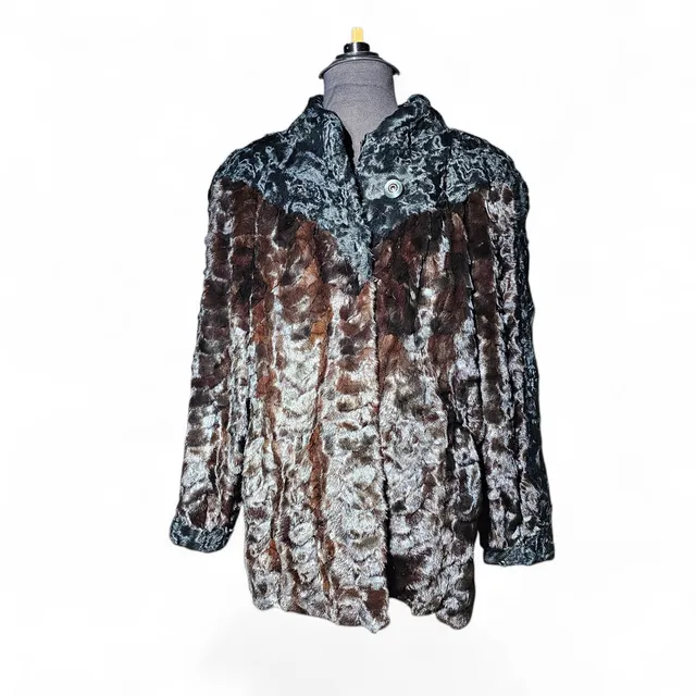Chaquetón de visón y astracán. Peletería Yelderis. Talla 46 aprox.