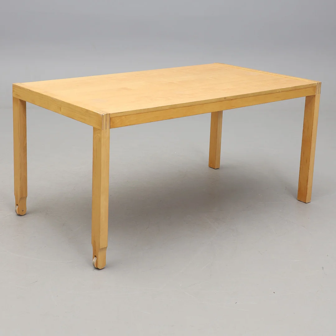 NIELS GAMMELGAARD. Matbord, "Pelto", Designstudio Copenhagen för IKEA, formgivet 1996. — Dining tables — Crafoord Auktioner Malmö