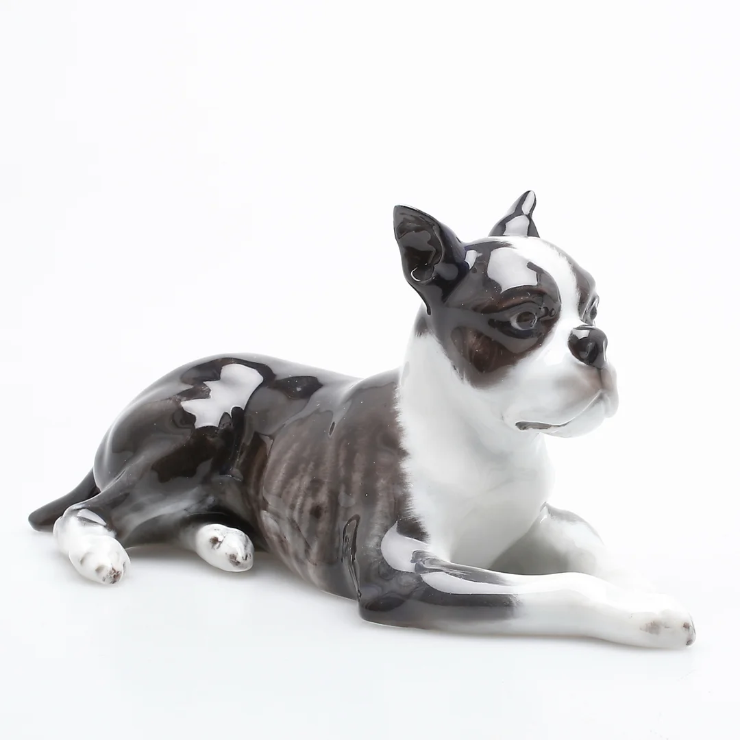 FRITZ HEIDENREICH. Boston Terrier liggande, porslin, Rosenthal 1900-tal. — European — Garpenhus Auktioner
