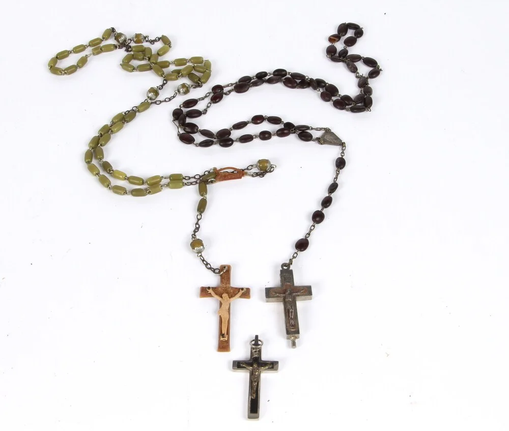 Rosenkrans fra Rom. To antikke, katolske bedekranse med krucifiks (3) — Jewellery/Necklaces, pendants — Lauritz