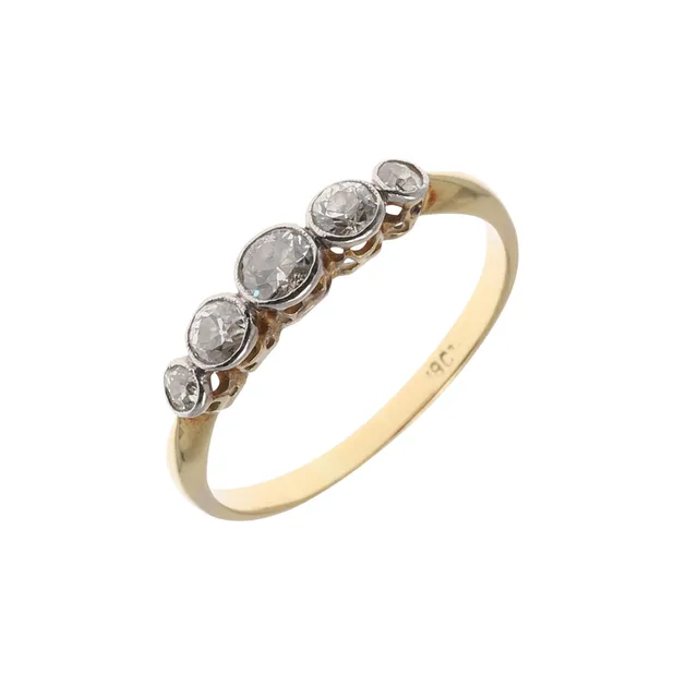 A DIAMOND FIVE STONE RING.