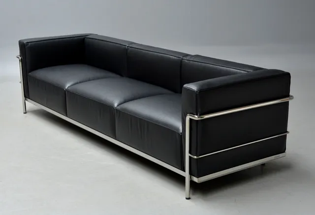 Le Corbusier. LC3 Freestanding sofa in black X-leather with number certificate