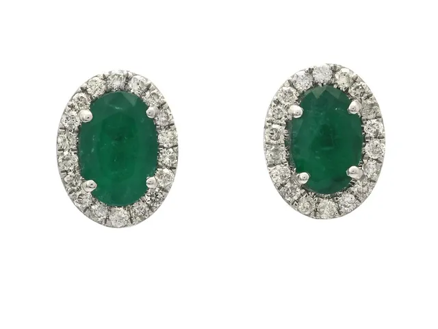 ÖRHÄNGEN, 18K vitguld, 2 ovalslipade smaragder ca 0,95 ctv, 36 briljantslipade diamanter ca 0,18 ctv, ca TW-Cr/P, höjd 8 mm, stift, vikt 2,1 g, smaragderna med inneslutningar som når ytan samt sprickbildningar.