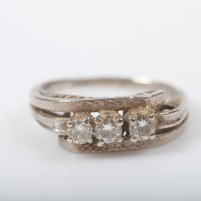 RING, 18 K vitguld med briljantslipade diamanter, totalt ca 0,48 ct.
