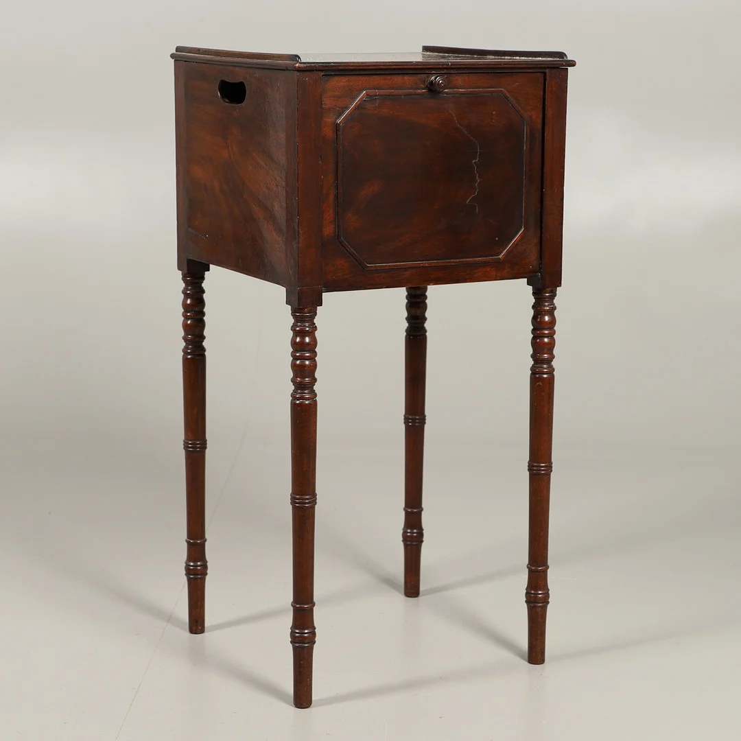A REGENCY MAHOGANY POT CUPBOARD. — Cupboards, Cabinets & Shelves — Lawrences Auctioneers