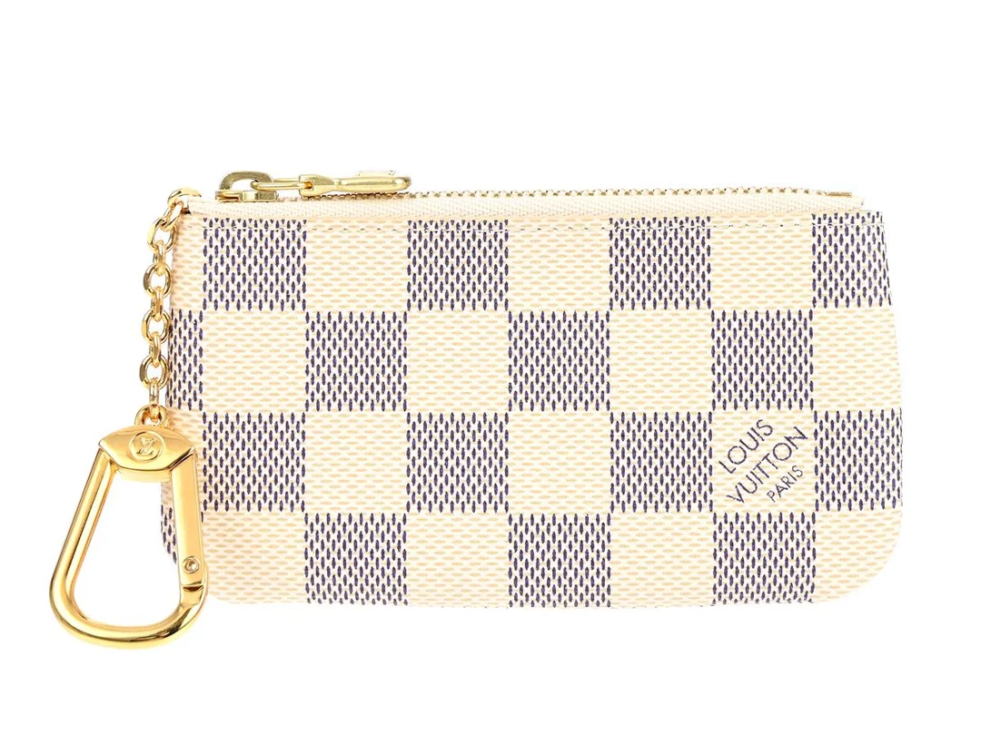 NYCKELHÅLLARE, LOUIS VUITTON, Key Pouch, Damier Azur canvas, guldfärgade beslag, 12x7x1,5 cm, märkt CT41169, år 2019, dustbag. — Accessoarer/Nyckelringar — Kaplans