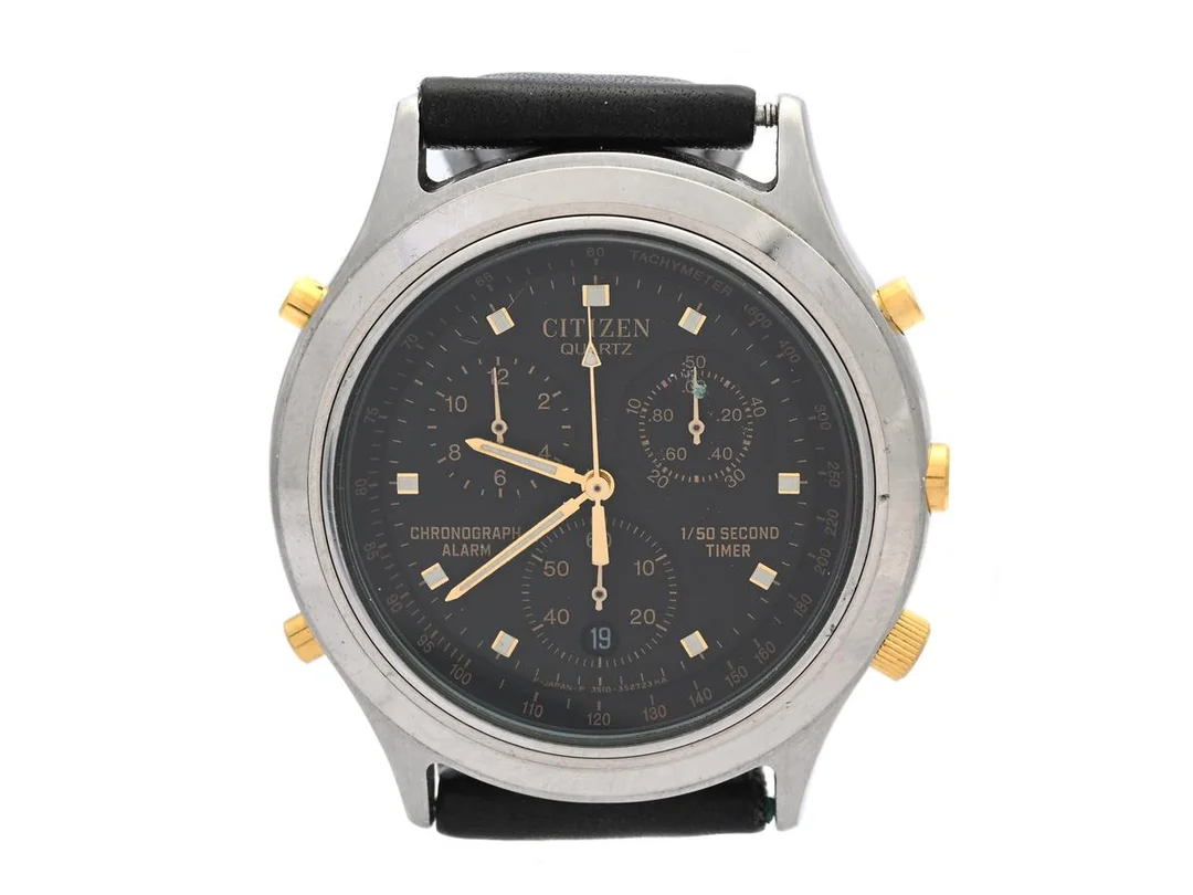 CITIZEN, Chronograph Alarm, Serie nr. 9011276, Boett nr. 3510-351835 Y / GN-4-S, herrur, 38 mm, bicolour, quartz, mineralglas, kronograf, datum, alarm (defekt), läderband, ca 1989. — Klockor/Citizen — Kaplans