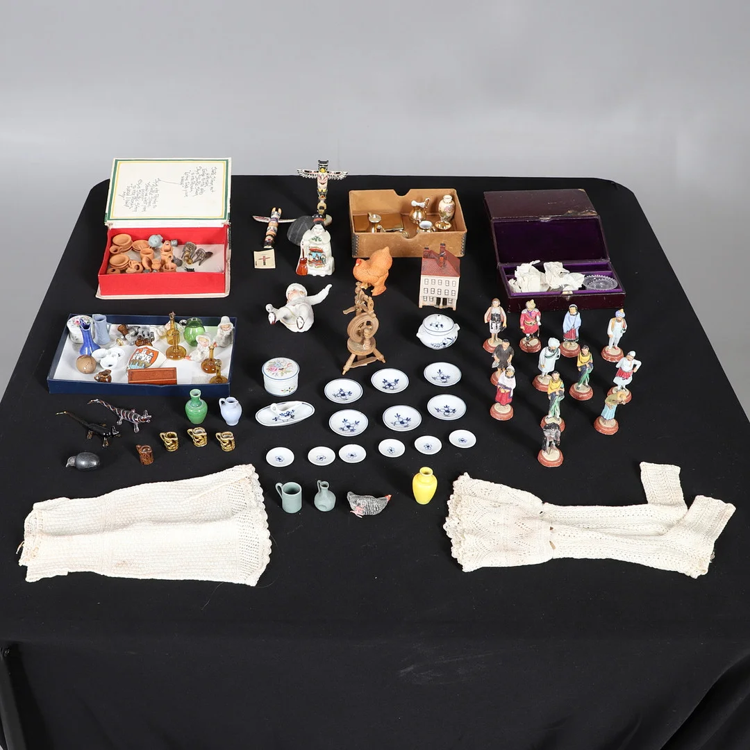 DOLLS HOUSE ITEMS & OTHER ASSORTED ITEMS. — Toys — Lawrences Auctioneers