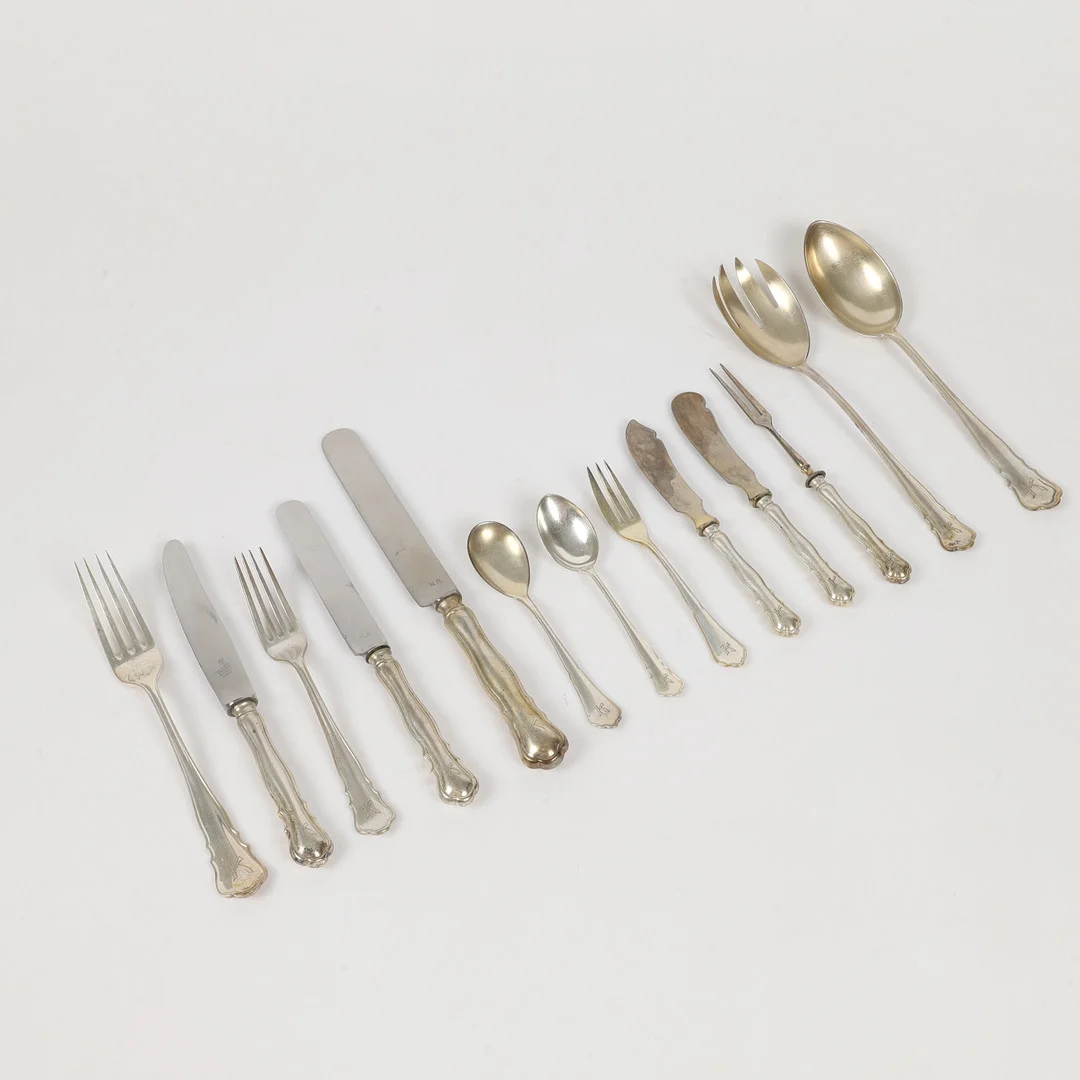 BESTICKDELAR, 65 stycken, "Chippendale", nysilver, 1900-tal. — Silver plated — Helsingborgs Auktionskammare