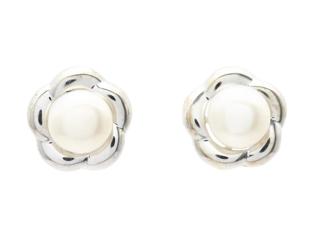 PÄRLÖRHÄNGEN, sterlingsilver, odlade sötvattenspärlor, stift, mått ca 12 mm, vikt 2,5 g. — Smycken/Pärlörhängen — Kaplans