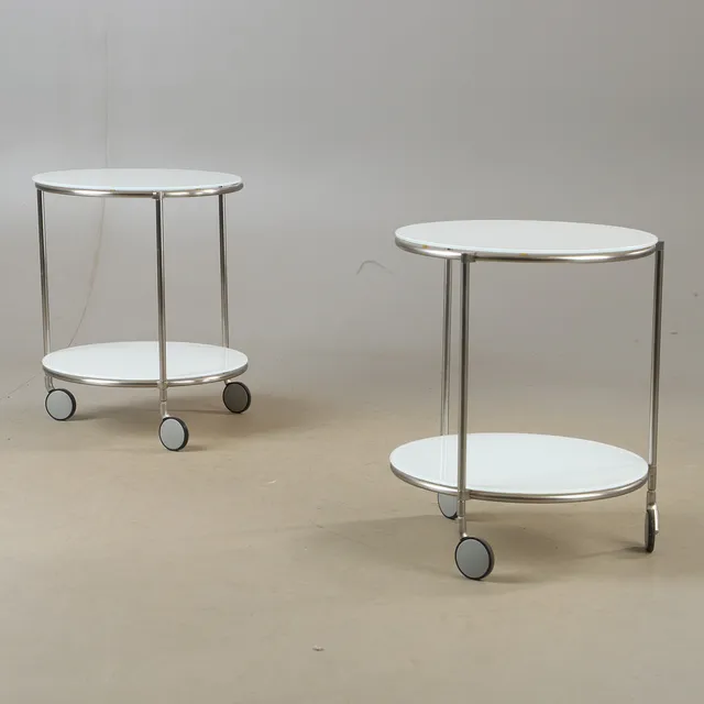 EHLEN JOHANSSON. Sidobord, 1 par. "Strind", IKEA, glas och kromad metall, på hjul.