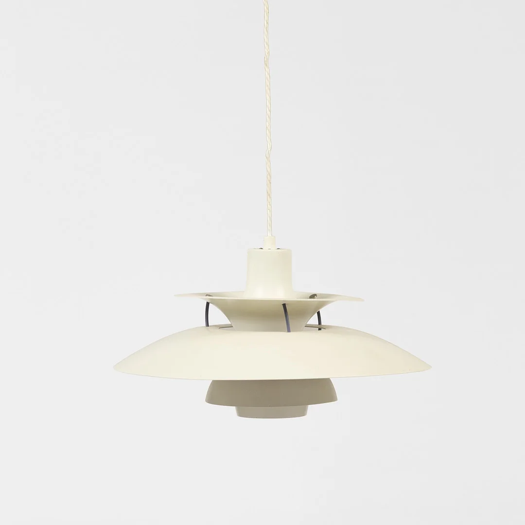 POUL HENNINGSEN. Taklampa, "PH-5", Louis Poulsen, Danmark. — Ceiling lights — Stockholms Auktionsverk Helsingborg