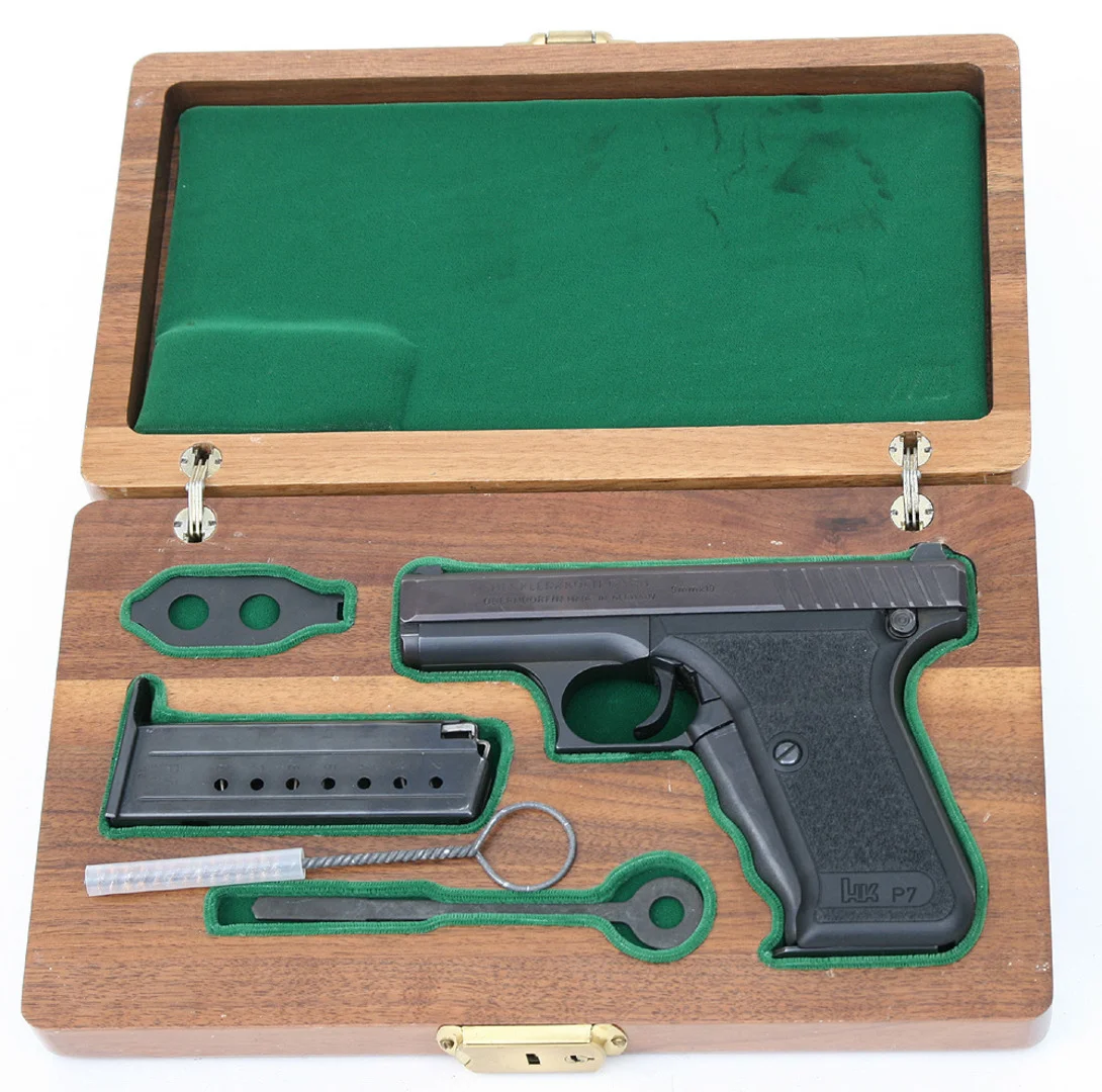PISTOL, tysk, Halvautomatisk, fabrikat Heckler & Koch, modell P7, kaliber 9x19. — Pistols — Mauritz Widforss