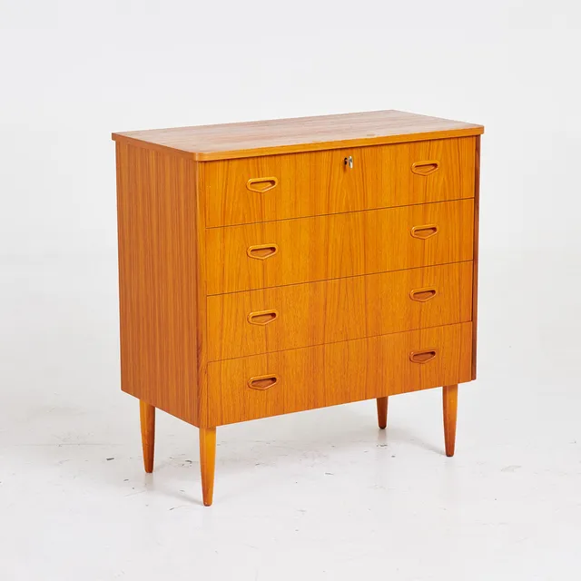 BYRÅ. Teak, fyra utdragbara lådor, 1960-tal.
