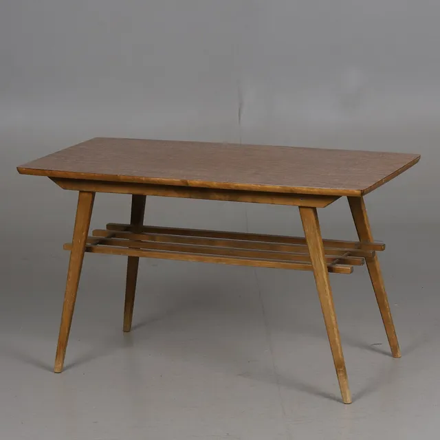 SOFFBORD. Trästomme och fanerad skiva, 1900-talets andra halva.