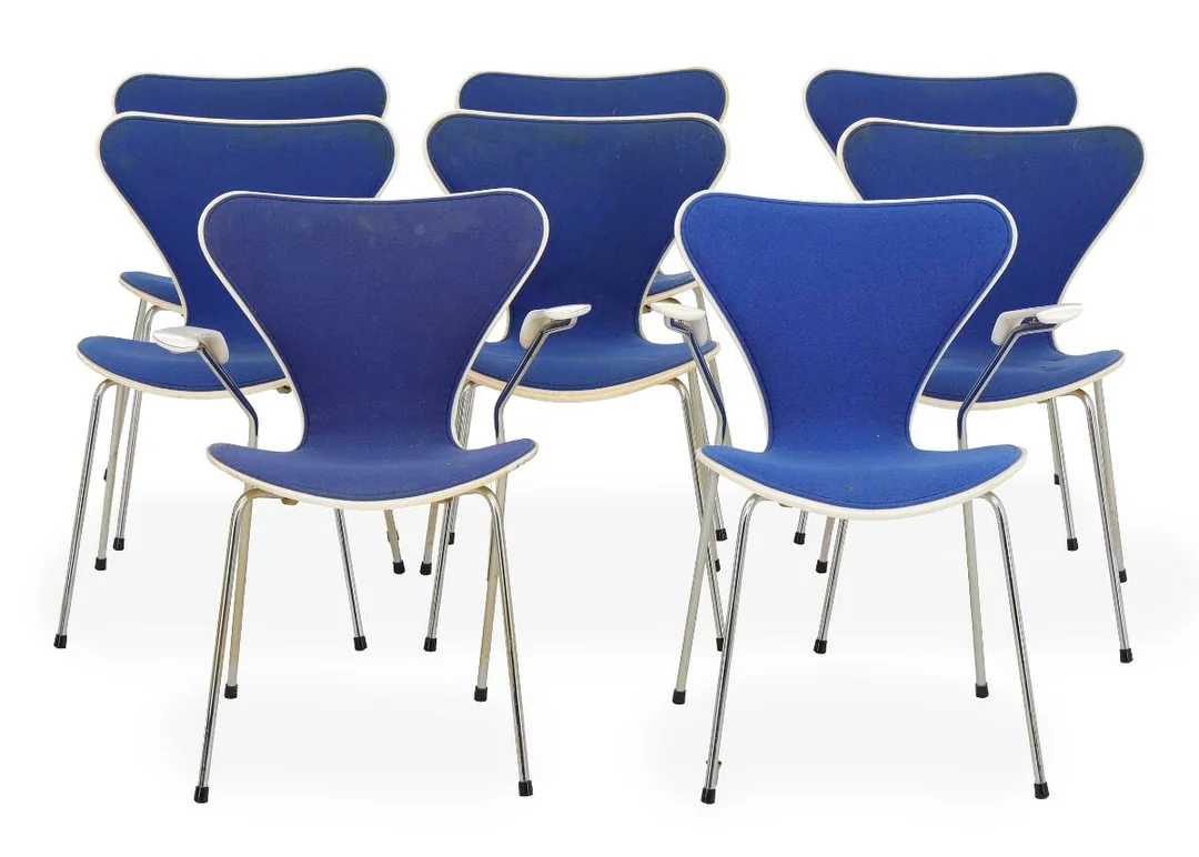 “Seven Chair”. A set of eight chairs and two armchairs with white lacquered plywood shells and chromed steel legs. Model 3107 and 3207. Designed 1955. Manufactured and marked by Fritz Hansen. (8) — Modern Furniture — Bruun Rasmussen