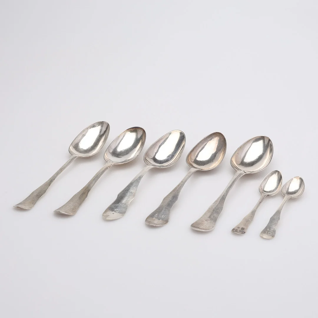 SILVERSKEDAR, 7 ST, FIOLSKAFT, SVERIGE, 17/1800-TAL, Ca. 268 g. — Silver — Crafoord Auktioner Lund