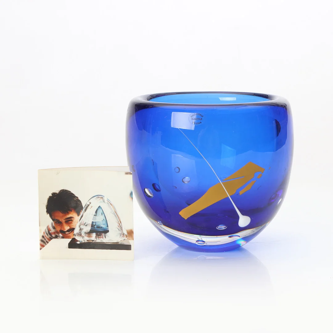 CARLOS R. PEBAQUÉ. SKÅL. Kosntglas. Strömbergshyttan, signerad undertill. — Art glass — Skånes Auktionsverk