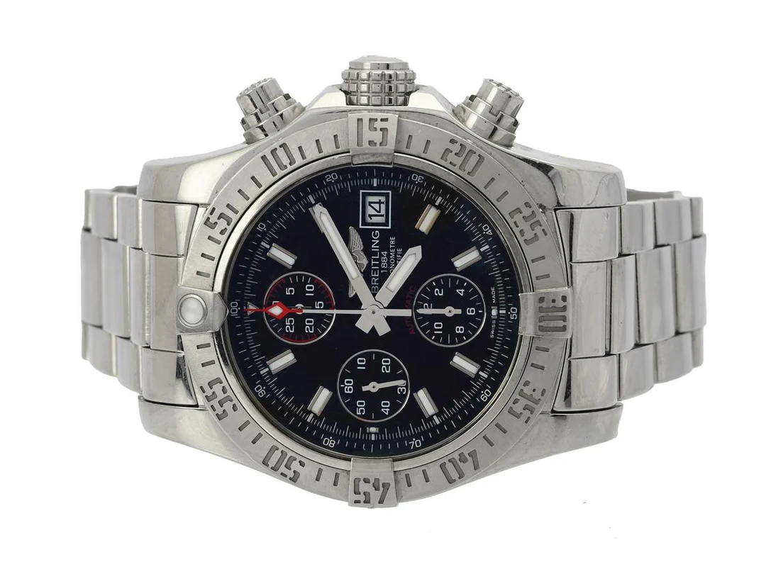 BREITLING, Avenger II, Chronometre, Cal 13 (ETA 7750), Verk nr. 2802551, Serie nr. 2802551, Ref nr. A1338111/BC32, Boett nr. 3715 B5, kronograf, herrur, 43 mm, stål, automatisk, safirglas, datum, Professionallänk III, viklås, Ref nr. W0216/170A, cert, augusti 2016, box, ytterkartong. — Klockor/Breitling — Kaplans