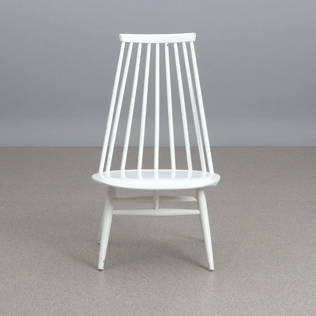 ILMARI TAPIOVAARA. STOL. Bemålat trä. "Mademoiselle". Edsbyverken. — Armchairs & Chairs — Skånes Auktionsverk