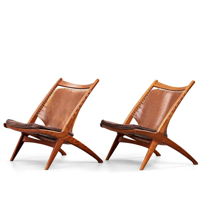 Fredrik Kayser, Rastad & Relling Tegnekontor, fåtöljer, ett par, "Krysset/The Cross Chair", producerade av Gustav Bahus, Norge 1950-tal.