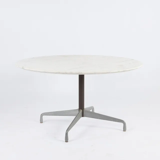 CHARLES EAMES. Matbord, troligen Herman Miller, skiva i carraramarmor, 1950/60-tal.