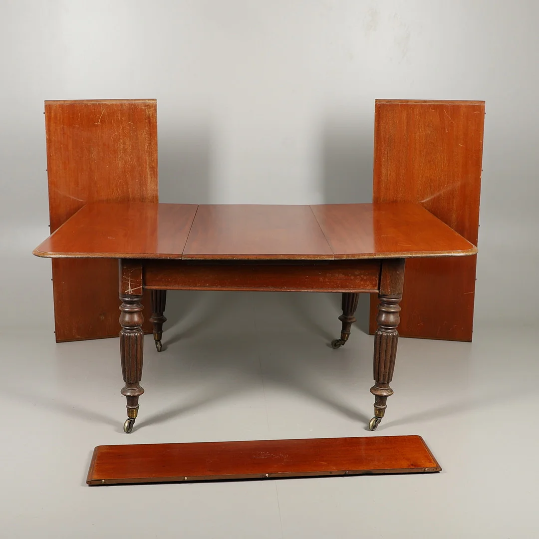 A VICTORIAN MAHOGANY EXTENDING DINING TABLE. — Tables — Lawrences Auctioneers