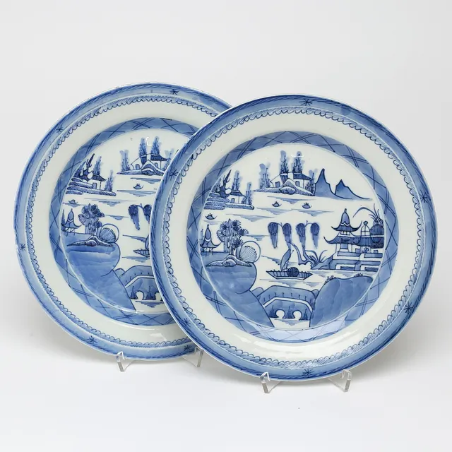 TALLRIKAR, 2 stycken, porslin, Qing, Kina, 1700-tal.
