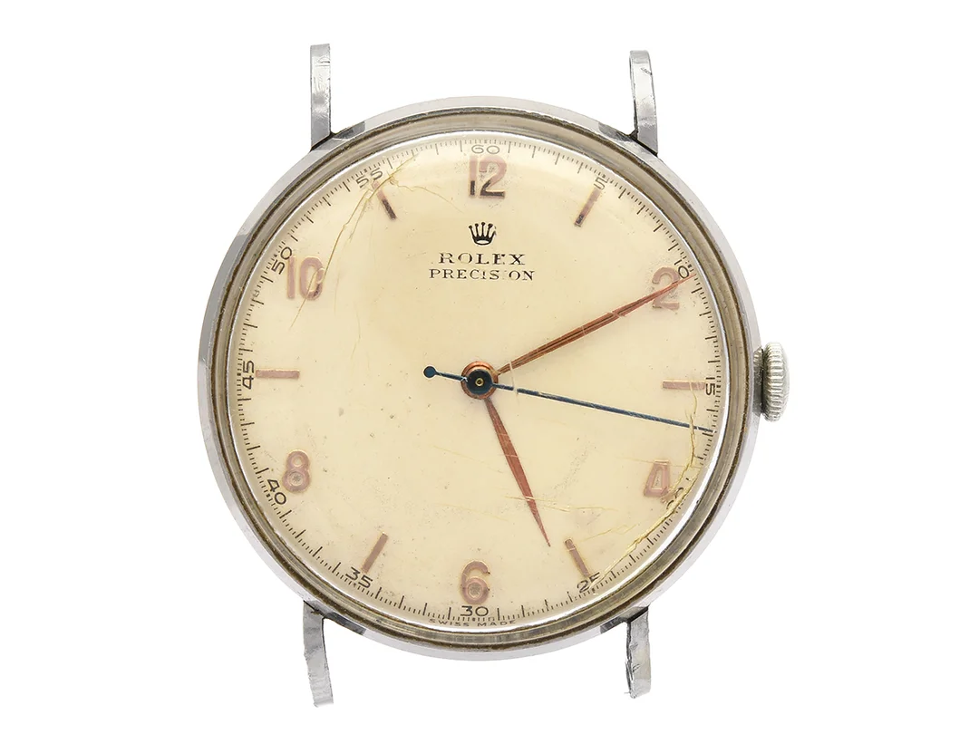 ROLEX, Precision, Ref nr. 4061, Boett nr. 055135, herrur, 33,5 mm, stål, manuell, plexiglas (skadat), skadad urtavla, defekt (se fördjupad information), skadad boett (böjt bandhorn), ca 1950. — Klockor/Rolex — Kaplans