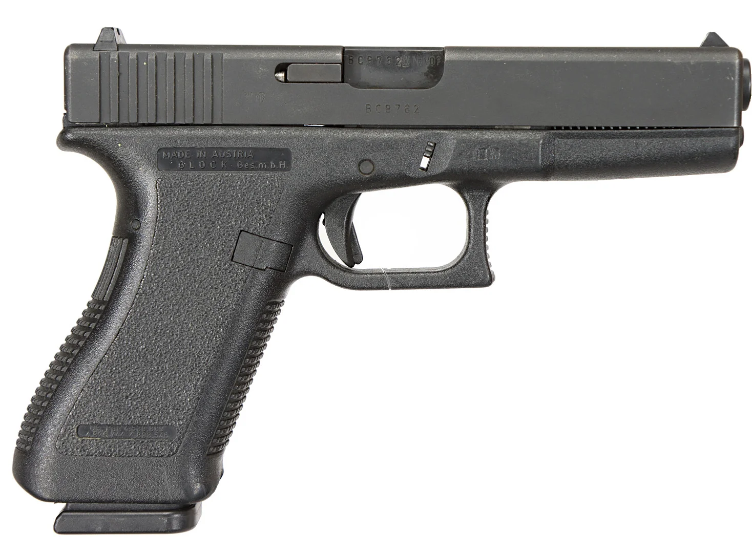 PISTOL, Halvautomatisk, fabrikat Glock, modell 17, kaliber 9x19, tillv.nr BCB762, se-nr SE2142051. — Pistols — Walter Borg