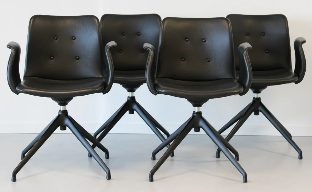 Bent Hansen. Fire dining chairs, model 'Primum', black leather (4) — Furniture/Chairs — Lauritz