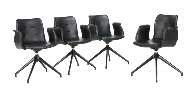 Bent Hansen. Four dining chairs, model 'Primum', black leather (4)