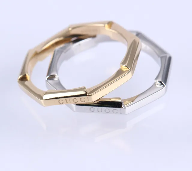 Gucci. Et par 'Link To Love' ringe af henholdsvis platin og 18 kt. guld. (2)