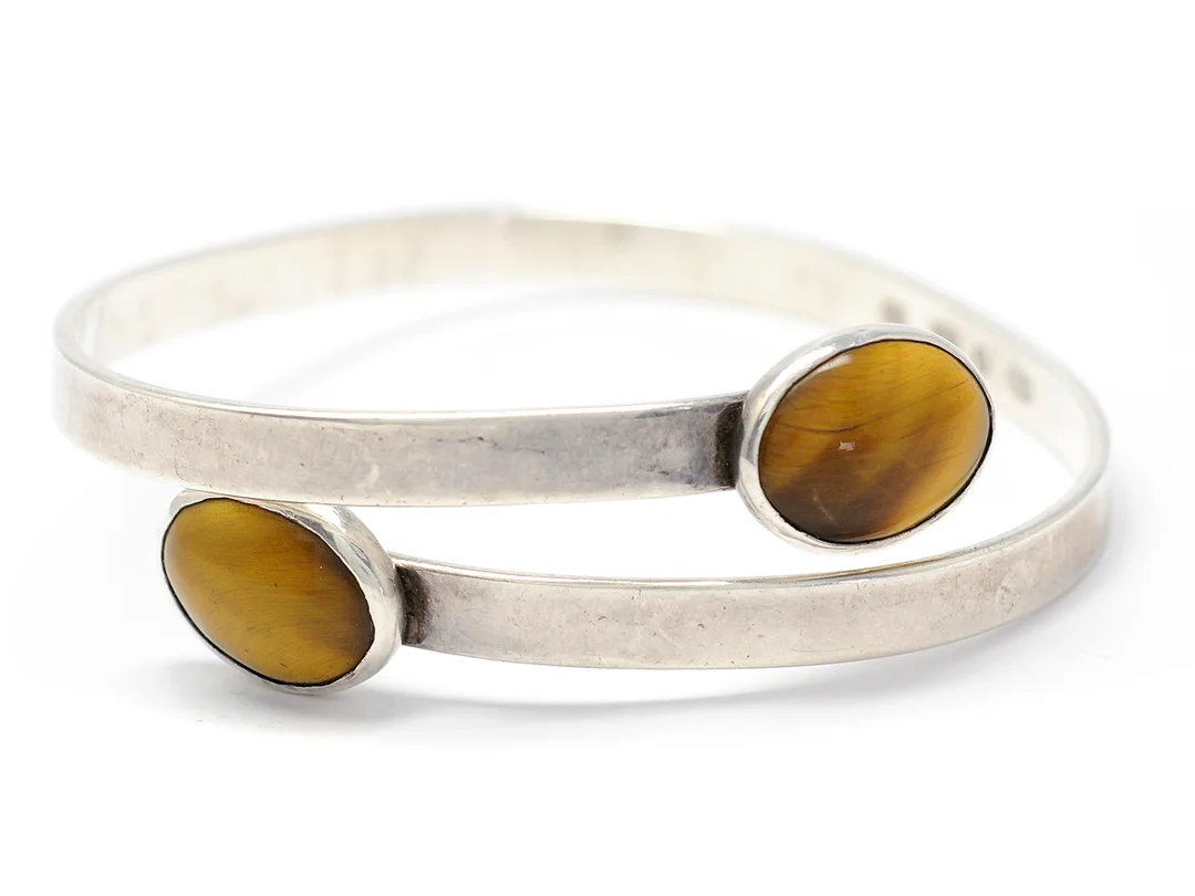 ARMBAND, silver, tigeröga, vikt 29,3 g, stelt, Sverige 2000. — Smycken/Armband — Kaplans