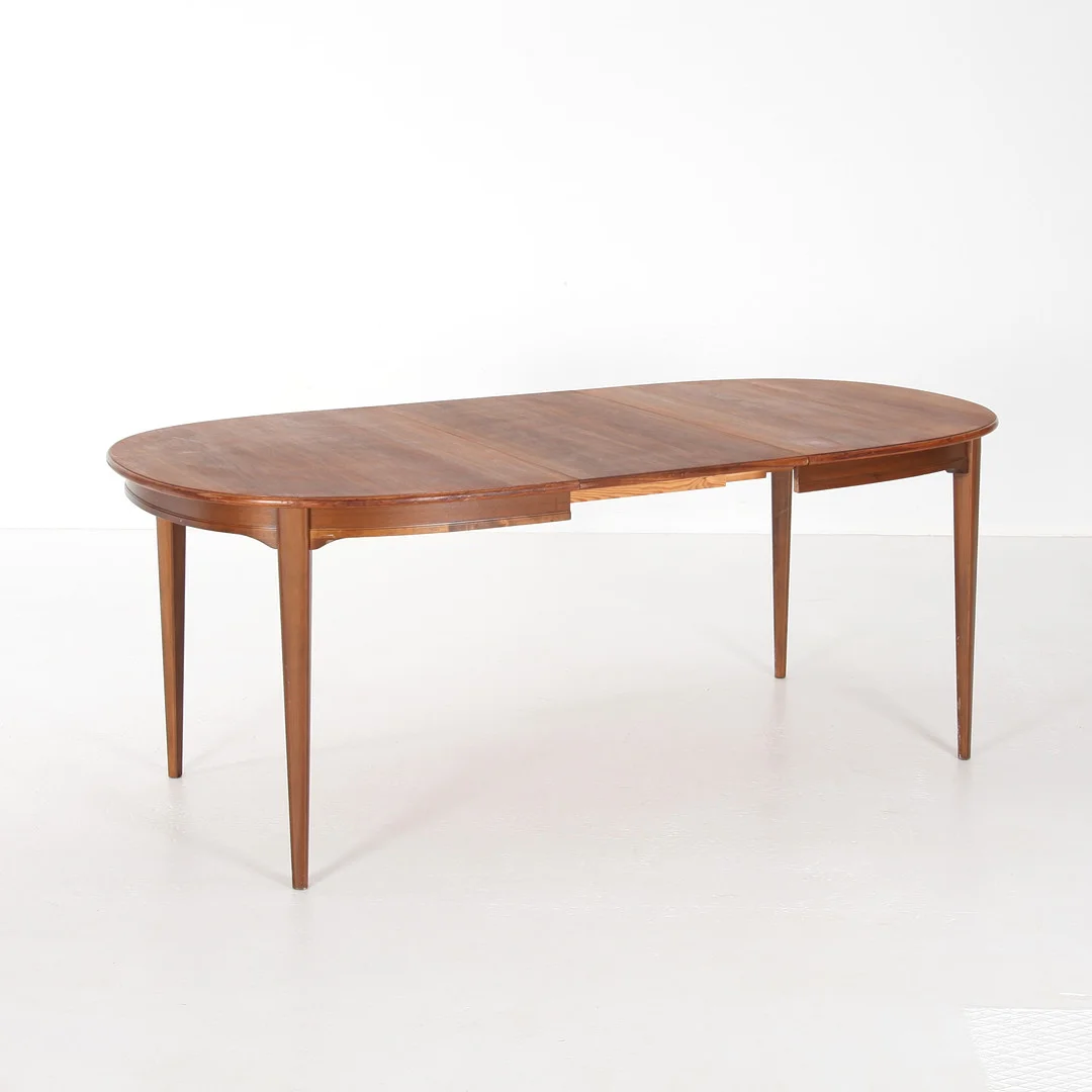 SVANTE SKOGH. 1908-1988. Matbord med 1 st iläggsskiva, 190 cm långt, 1960-tal. — Dining tables — Auktionsverket Engelholm