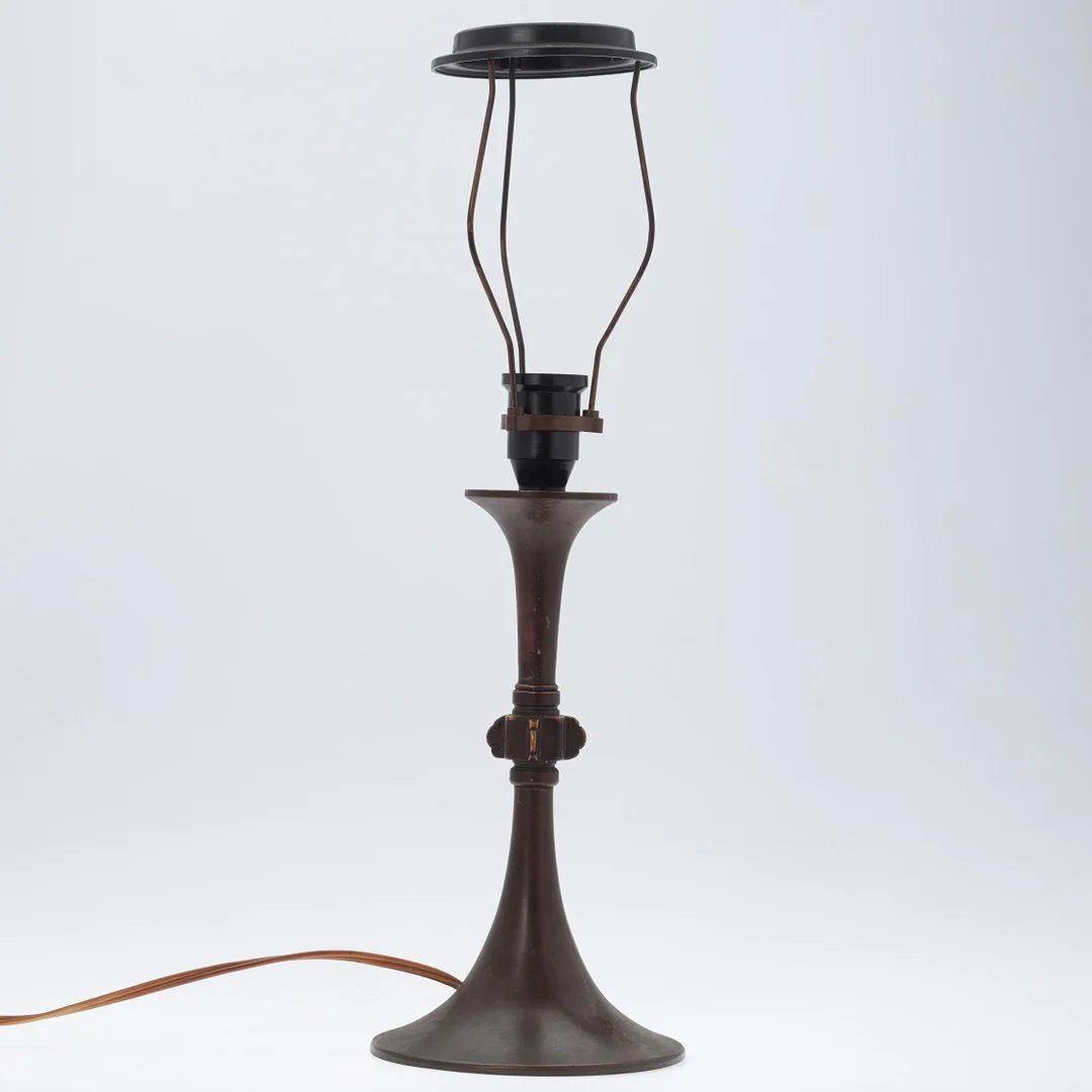 Skulpturel bordlampe af bronze, 1900-tallets første halvdel. — Table Lamps — Palsgaard Kunstauktioner
